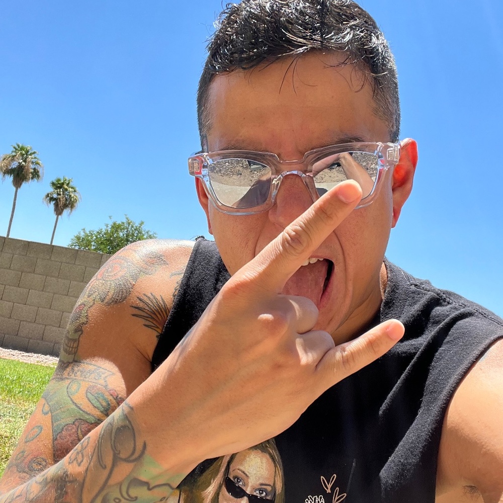 Meet your Posher, Cesar